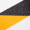 Lepicí páska – protiskluzová – 5 m x 25 mm – žlutá / černá