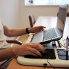 Stůl na notebook s chladicí podložkou