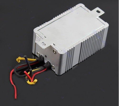 Měnič napětí 24V-12V