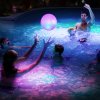 Nafukovací míč - modrý / červený s LED - 20 cm