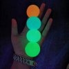 4 ks Fluorescenční lepivý míček na stěnu