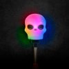 Halloweenská LED lampa – lebka na pružině – na baterie