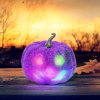 Halloweenská RGB LED dekorace – pěnová dýně – fialová – 11 cm