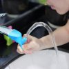 Silikonový adaptér, prodloužení na vodovodní baterii v modré barvě
