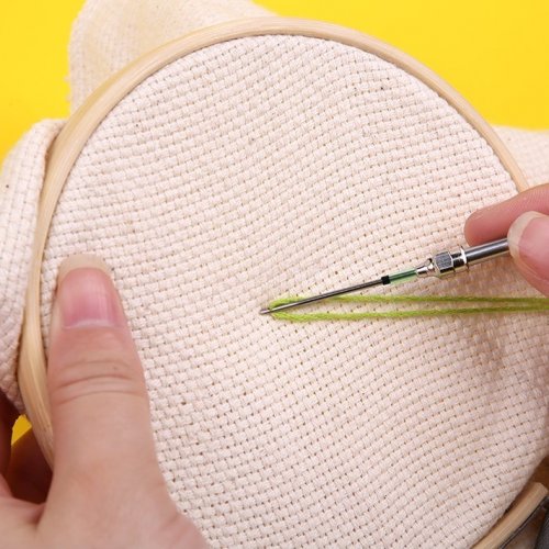 Jehlicový nástroj na vyšívání, Smyčkovací jehla, Punch Needle