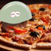 Kráječ na pizzu – nerezová ocel, plast – 10,2 x 10,2 x 2 cm