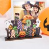 Halloweenská dřevěná dekorace na poličku - Happy Halloween" - 17 x 10 x 4 cm