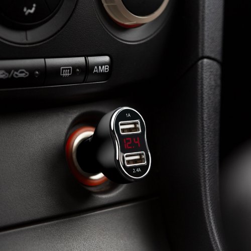 Adaptér do autozapalovače s dvojitým USB portem, s měřením napětí a proudu – černý