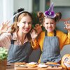 Halloweenská čelenka – ruka kostry