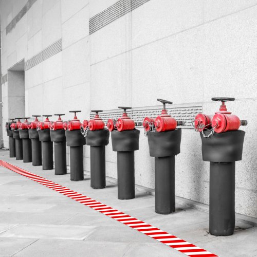 Signalizační páska nebezpečí - červená / bílá - 50 mm x 33 m