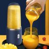 Malý, přenosný smoothie mixér