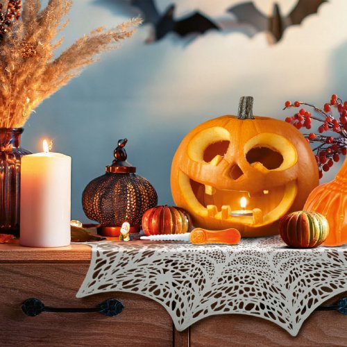 Halloweenová dekorace – pavučinová podložka – stříbrná – Ø37 cm – plast