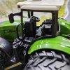 Osmikolový hračkářský traktor