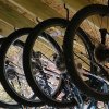 2 balení litinových garážových dveří na stěnu pro kola
