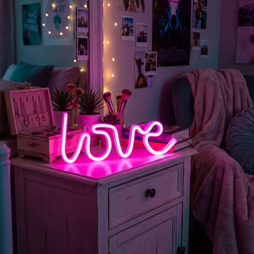 Neonová LED lampa – růžová „Love“ – 3 x AA + USB – 34 x 1,6 x 12,5 cm