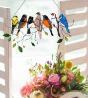 Barevná, malovaná plastová dekorace se 7 ptáčky