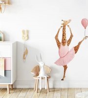 Roztomilá nálepka na zeď do dětského pokoje žirafa baletka