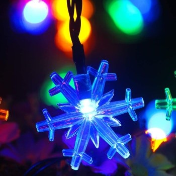 ​Solární vánoční světelný řetěz s LED diodami ve tvaru sněhové vločky