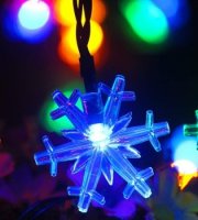 ​Solární vánoční světelný řetěz s LED diodami ve tvaru sněhové vločky