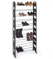 Černý stojan na boty